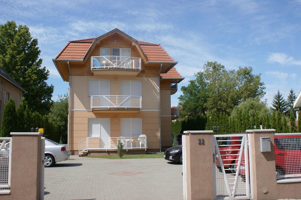 Arnyas Apartmanhaz Balatonlelle Exterior foto